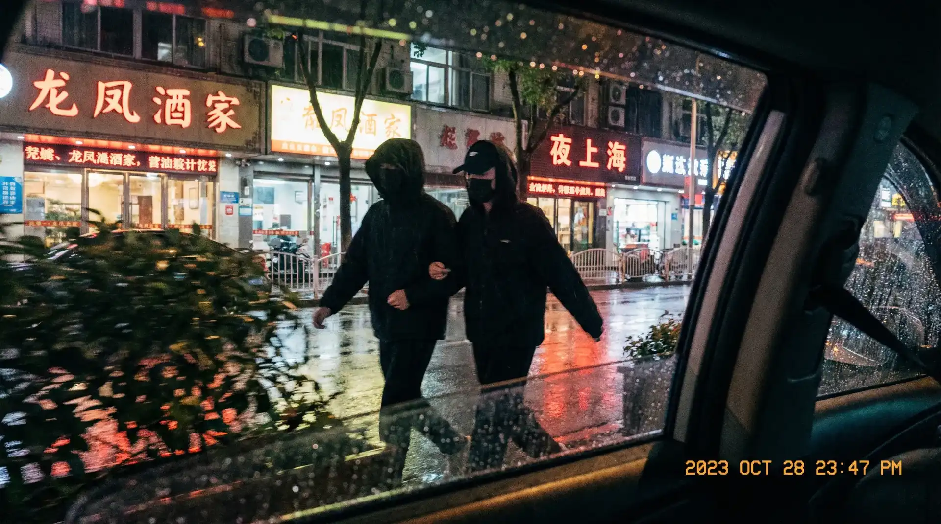 贝博体育官网娱乐 - 顶流明星深夜密会现场抓拍照片
